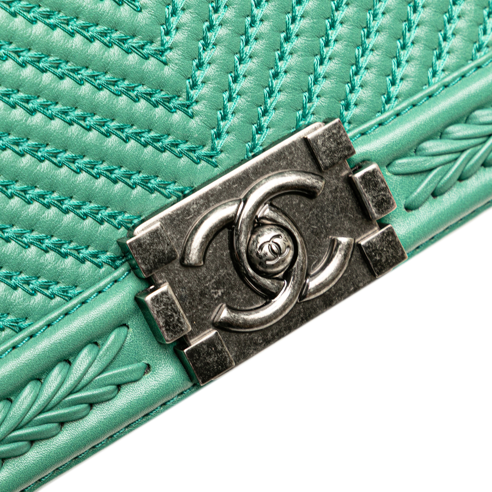 Pre-Loved Chanel New Medium Braided Chevron Lambskin Boy Flap - Picture 7 of 12